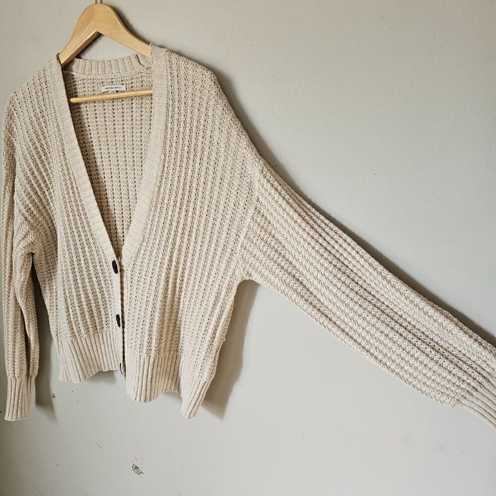 EUC AMERICAN EAGLE OUTFITTERS V NECK BUTTON DOWN CREAM CARDIGAN SIZE S - Picture 2 of 14